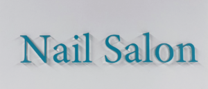 ネイルサロンのアクリル切り文字