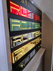 アクリル切り文字内照式看板