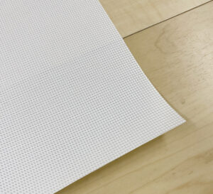 メッシュターポリンの表面