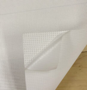 メッシュターポリンの裏面